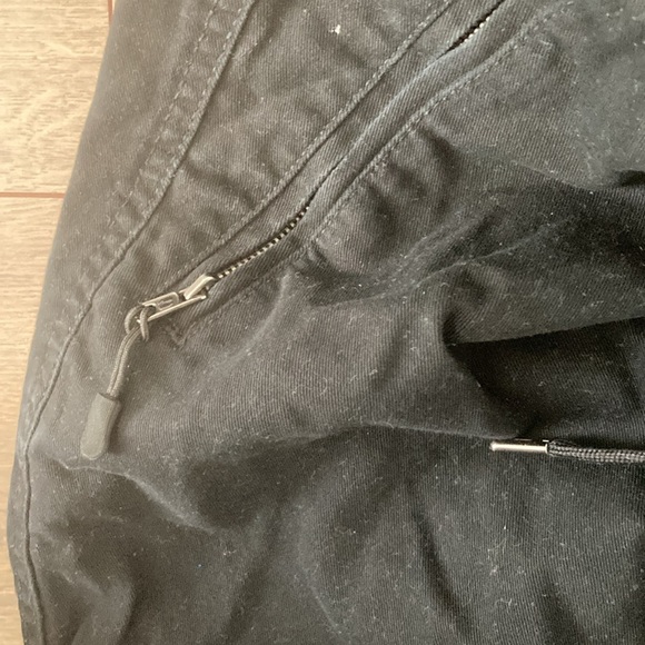 Black cargo shorts - Picture 3 of 5